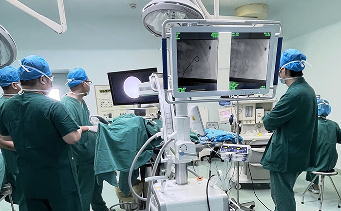 大平板一體式C形臂助力手術更成功 大平板一體式C形臂助力手術更成功